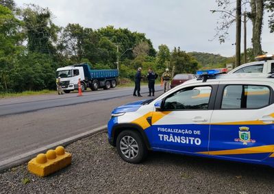 Abordagens foram feitas pela Diretoria de Tr&acirc;nsito, em parceria com o Grupo Rodovi&aacute;rio de Taquara, na RS-020.