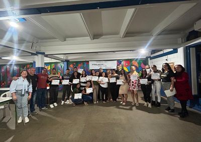 Nesta primeira edi&ccedil;&atilde;o do curso, 18 cursistas conclu&iacute;ram o M&oacute;dulo 1 e receberam seus certificados durante a cerim&ocirc;nia.