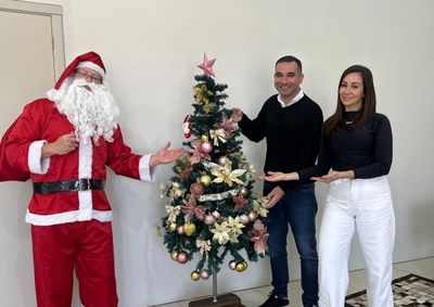 Iniciativa convida empresas, com&eacute;rcios e pessoas f&iacute;sicas a adotarem um dos 200 pinheiros que ser&atilde;o distribu&iacute;dos pela cidade.