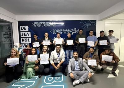 Ao todo, foram certificados 15 alunos do curso de Pilotagem e Legisla&ccedil;&atilde;o para Voo com Drone e 13 alunos da capacita&ccedil;&atilde;o em Instala&ccedil;&atilde;o de Porcelanatos.