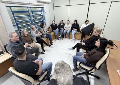 Negocia&ccedil;&atilde;o coletiva de 2026 garante reajuste geral de 4,50%, aumento de 5% nos pisos salariais e aumento em benef&iacute;cios para a categoria.