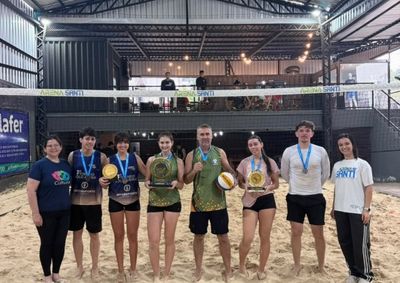 Ao longo da manh&atilde;, os atletas protagonizaram partidas de muita disputa e competitividade, levando o p&uacute;blico a acompanhar de perto os confrontos da etapa. 