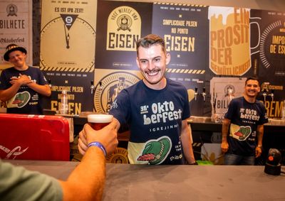Chopes de diferentes estilos, cervejas locais, drinks, espumantes, energ&eacute;ticos e alternativas sem &aacute;lcool integram a carta da festa.