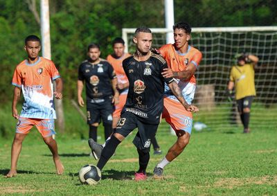 Primeira rodada teve partidas nas categorias Veterano, 1&ordm; Quadro e 2&ordm; Quadro; pr&oacute;xima etapa ser&aacute; disputada em tr&ecirc;s campos do munic&iacute;pio.
