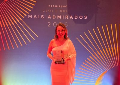 Sabrina Thielo Jenisch foi homenageada na 21&ordf; edi&ccedil;&atilde;o do pr&ecirc;mio do Grupo Gest&atilde;o RH, realizada em S&atilde;o Paulo.