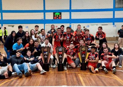 Equipe venceu as decis&otilde;es das s&eacute;ries Bronze e Prata e levou a S&eacute;rie Ouro ap&oacute;s empate no tempo regulamentar e vit&oacute;ria nos p&ecirc;naltis.