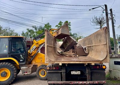 Opera&ccedil;&atilde;o emergencial recolheu 82,6 toneladas de res&iacute;duos na zona urbana; nova a&ccedil;&atilde;o ser&aacute; programada.