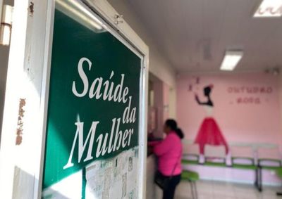 As a&ccedil;&otilde;es de preven&ccedil;&atilde;o e acompanhamento, com servi&ccedil;os como mamografia e exame Papanicolau, seguem dispon&iacute;veis &agrave;s mulheres, inclusive durante o Outubro Rosa.