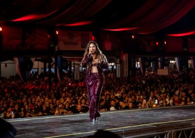 Primeira noite da festa, nesta sexta-feira (9), tamb&eacute;m reuniu bandas de baile, m&uacute;sica t&iacute;pica alem&atilde; e atra&ccedil;&otilde;es culturais em diferentes espa&ccedil;os do parque.