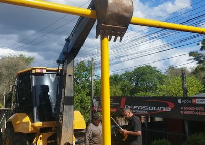 Travessia foi interditada ap&oacute;s caminh&atilde;o danificar estrutura; motoristas que desrespeitarem limites de passagem passar&atilde;o a ser multados.