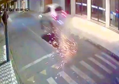 Acidente aconteceu na madrugada desta quinta-feira (25), na Rua Copacabana