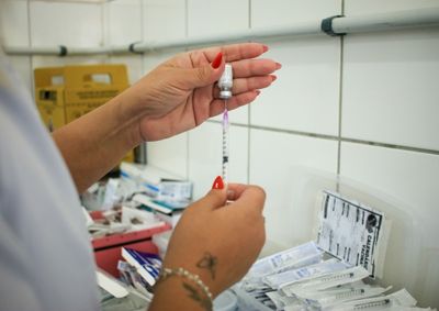 A&ccedil;&atilde;o acontecer&aacute; em oito unidades de sa&uacute;de e tem como objetivo atualizar a caderneta de vacina&ccedil;&atilde;o de jovens de 0 a 19 anos