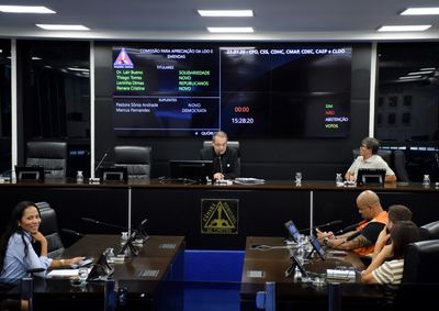 Propostas eliminam a necessidade de atualiza&ccedil;&atilde;o de laudos para fibromialgia e garantem direitos a pessoas com TDAH. Mat&eacute;rias tratam tamb&eacute;m de obras."