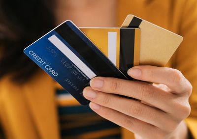 Compras foram realizadas por meio de an&uacute;ncios em grupo de provedores e pagas com cart&atilde;o de cr&eacute;dito por uma plataforma digital.


