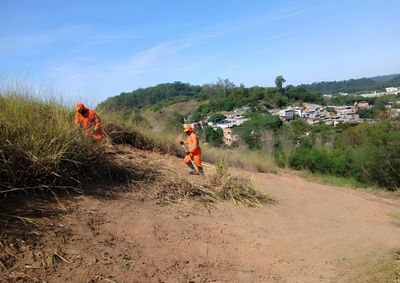 Baixa umidade e seca elevam perigos ambientais e &agrave; sa&uacute;de; munic&iacute;pio refor&ccedil;a proibi&ccedil;&atilde;o de queimadas e canais para den&uacute;ncias.