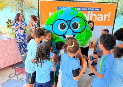 Projeto de assist&ecirc;ncia oftalmol&oacute;gica beneficia alunos ap&oacute;s triagem, consultas e exames realizados nas escolas.