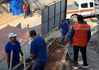 Interven&ccedil;&otilde;es nos bairros Igua&ccedil;u e Limoeiro integram pacote que prev&ecirc; a constru&ccedil;&atilde;o de novas moradias e investimentos de quase dez milh&otilde;es de reais.