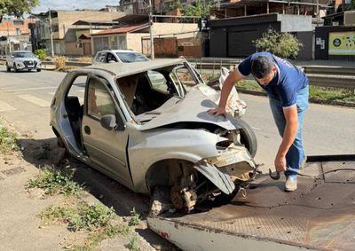 A&ccedil;&atilde;o conjunta entre o munic&iacute;pio e a Pol&iacute;cia Civil resultou na retirada de mais de 15 autom&oacute;veis e carca&ccedil;as no primeiro dia de fiscaliza&ccedil;&atilde;o nos bairros.