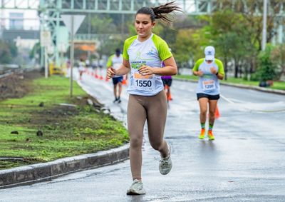 Evento in&eacute;dito com percurso de 5 km une a pr&aacute;tica esportiva &agrave; conscientiza&ccedil;&atilde;o e mobiliza&ccedil;&atilde;o social contra a viol&ecirc;ncia dom&eacute;stica no munic&iacute;pio 