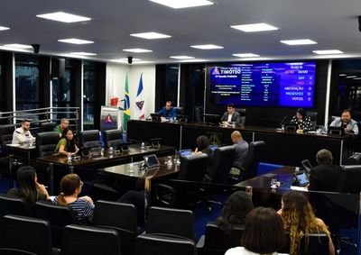 Vereadores votaram projetos para limitar propaganda de apostas, organizar fia&ccedil;&atilde;o em postes e expandir direitos a pessoas com TDAH e fibromialgia.