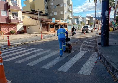 Obra na avenida Ari Barroso vai implantar 2.500 metros de tubula&ccedil;&atilde;o e beneficiar 530 moradores no bairro Serenata.