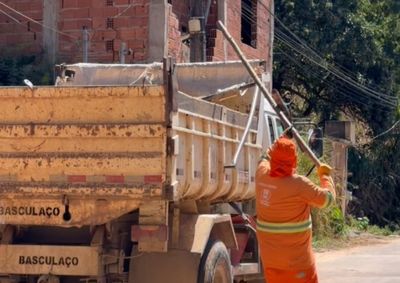 Mobiliza&ccedil;&atilde;o liderada pela Sescon removeu cercas e estruturas em dez pontos mapeados pela fiscaliza&ccedil;&atilde;o em diferentes bairros do munic&iacute;pio.