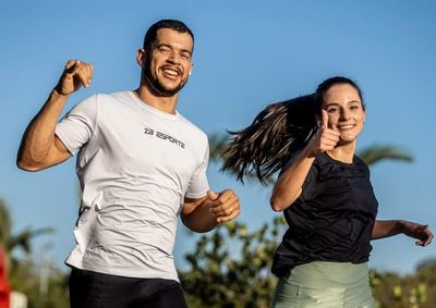 Competi&ccedil;&atilde;o de 5 km re&uacute;ne quinhentas atletas na Pra&ccedil;a 1&ordm; de Maio em apoio &agrave;s a&ccedil;&otilde;es da Campanha Nacional Agosto Lil&aacute;s.

