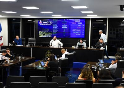 Sess&atilde;o ordin&aacute;ria do Legislativo deliberou sobre sa&uacute;de p&uacute;blica, identifica&ccedil;&atilde;o de cabos de fia&ccedil;&atilde;o e prorroga&ccedil;&atilde;o do Plano Municipal de Educa&ccedil;&atilde;o.