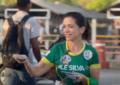Durante panfletagem com trabalhadores da sider&uacute;rgica, a postulante &agrave; Assembleia Legislativa relembrou sua atua&ccedil;&atilde;o profissional e defendeu o di&aacute;logo entre a