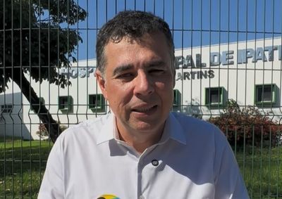 Candidato a deputado estadual assumiu compromisso em frente &agrave; unidade de sa&uacute;de municipal do munic&iacute;pio.