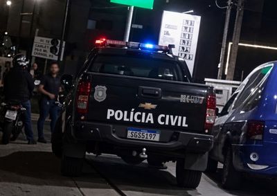 Crime ocorreu no bairro Ca&ccedil;ula durante a madrugada desta sexta-feira (18); suspeito teria pegado arma na bolsa de uma mulher.