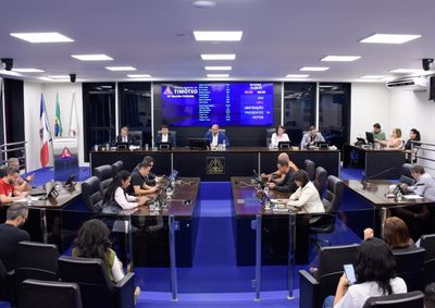 Medida visa organizar o tr&acirc;nsito nos sem&aacute;foros; parlamentares tamb&eacute;m votaram pautas de sa&uacute;de e transporte.