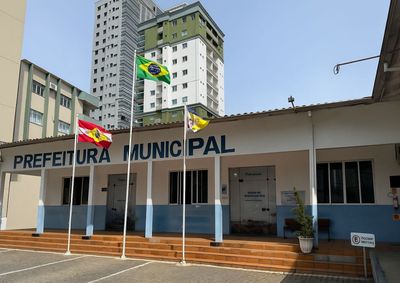 O cargo exige ensino m&eacute;dio e possui carga hor&aacute;ria de 40 horas semanais.