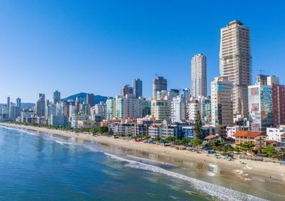 Com proje&ccedil;&atilde;o de alta de at&eacute; 10%, munic&iacute;pio encosta em Balne&aacute;rio Cambori&uacute; enquanto Porto Belo se destaca entre l&iacute;deres de vendas no pa&iacute;s