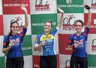 Equipe se destacou em Blumenau com campe&otilde;es nas categorias de base.