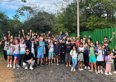 Atividade reuniu alunos e atletas para a&ccedil;&otilde;es de educa&ccedil;&atilde;o ambiental e seguran&ccedil;a no mar 