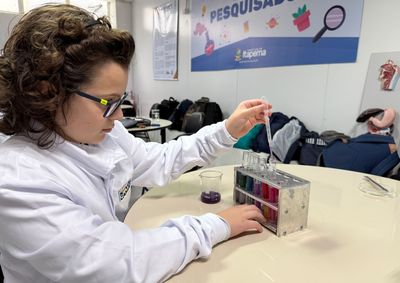 Espa&ccedil;o equipado com materiais e recursos para experimenta&ccedil;&atilde;o cient&iacute;fica atende mais de mil alunos.