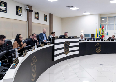 Proposta altera a Lei Org&acirc;nica Municipal e dobra o per&iacute;odo de validade das MPs editadas pelo Executivo.
