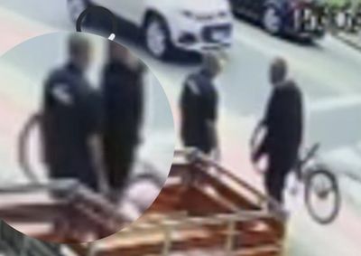 Dupla armada com facas tentou agredir propriet&aacute;rio de estabelecimento e destruiu porta de vidro do local. 