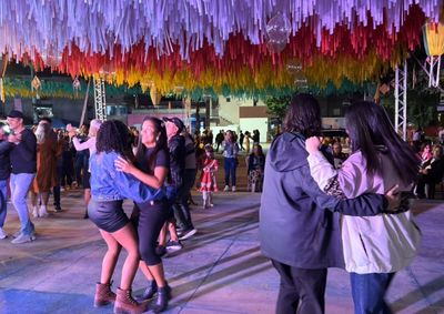 Durante todo o evento, o p&uacute;blico p&ocirc;de aproveitar a pra&ccedil;a de alimenta&ccedil;&atilde;o com gastronomia t&iacute;pica e a feira de artesanato, que movimentaram o espa&ccedil;o cultural.
