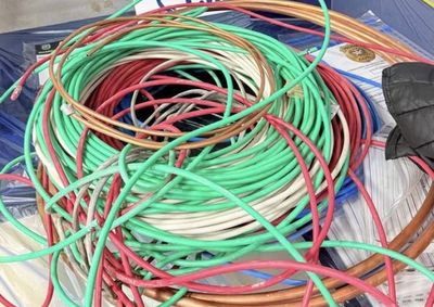Suspeito foi flagrado pela Guarda Municipal arremessando materiais de constru&ccedil;&atilde;o.