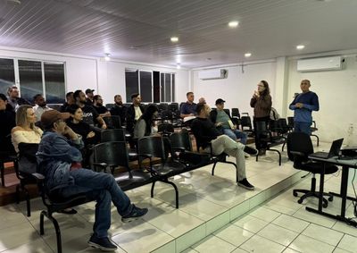 Primeiro encontro reuniu moradores no Pa&ccedil;o Municipal para contribuir com o planejamento or&ccedil;ament&aacute;rio do munic&iacute;pio.