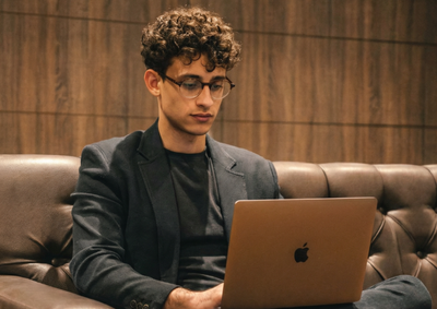 No Papo de Especialista, Humberto Mariano explica como a assist&ecirc;ncia virtual ajuda empresas a evitar perdas e crescer com mais organiza&ccedil;&atilde;o.