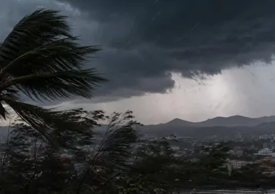 Aviso &eacute; v&aacute;lido para as pr&oacute;ximas tr&ecirc;s horas e prev&ecirc; chuva forte com raios, vento e risco de alagamentos pontuais no Litoral Norte e outras regi&otilde;es.