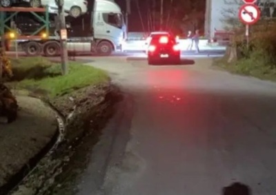 Tr&acirc;nsito ficou bloqueado e causas ser&atilde;o investigadas. 