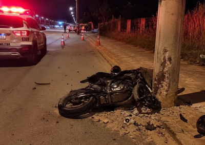 Acidente ocorreu na Avenida Governador Celso Ramos, no bairro Enseada Encantada. 