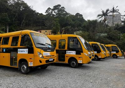 Prefeitura de Itapema entrega seis novos &ocirc;nibus escolares com acessibilidade e climatiza&ccedil;&atilde;o para refor&ccedil;ar o transporte dos estudantes