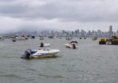 Previs&atilde;o aponta risco de chuva forte, raios, granizo e alagamentos, com recomenda&ccedil;&otilde;es de seguran&ccedil;a para a popula&ccedil;&atilde;o.
