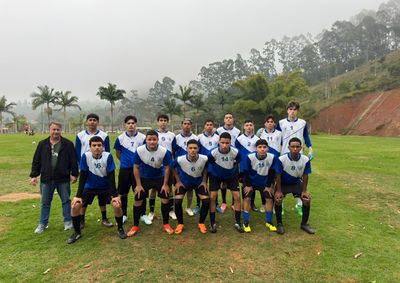 Escola Oleg&aacute;rio goleia advers&aacute;ria por 4 a 1, garante o t&iacute;tulo municipal e representar&aacute; Itapema na pr&oacute;xima fase da competi&ccedil;&atilde;o estadual.