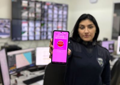 Aplicativo com bot&atilde;o do p&acirc;nico e atendimento a medidas protetivas negadas refor&ccedil;am a seguran&ccedil;a das mulheres em Itapema durante o Agosto Lil&aacute;s.